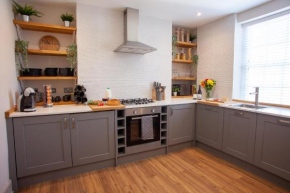 Oxford Street Grand Apartment- free evening parking